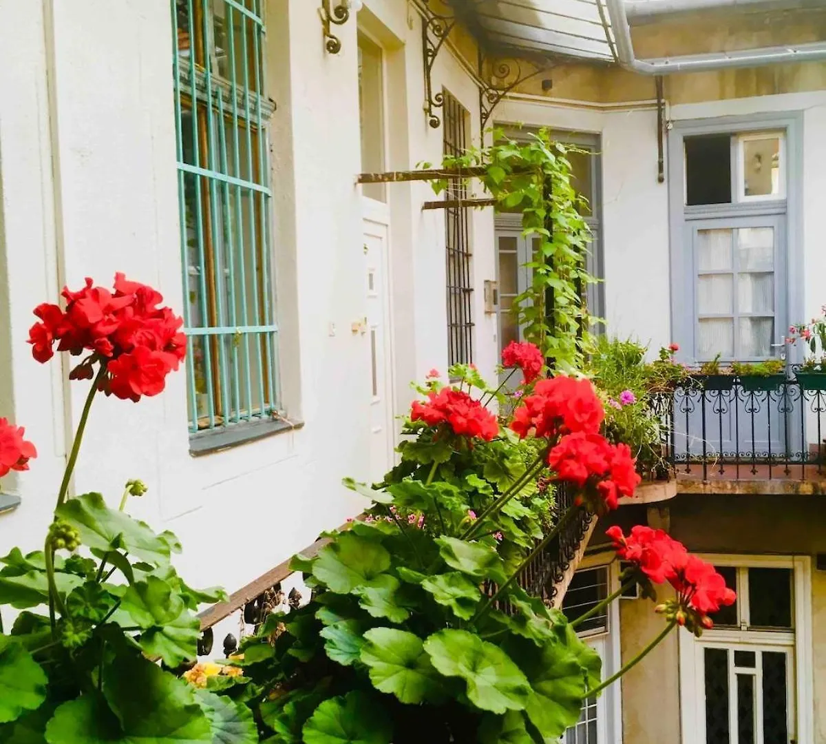 Unique And Stylish Downtown Apartment Budapesta
