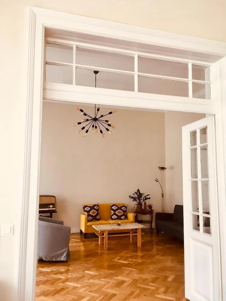 Unique And Stylish Downtown Apartment Budapesta