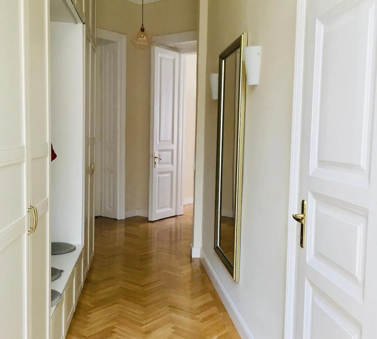 Unique And Stylish Downtown Apartment Budapesta