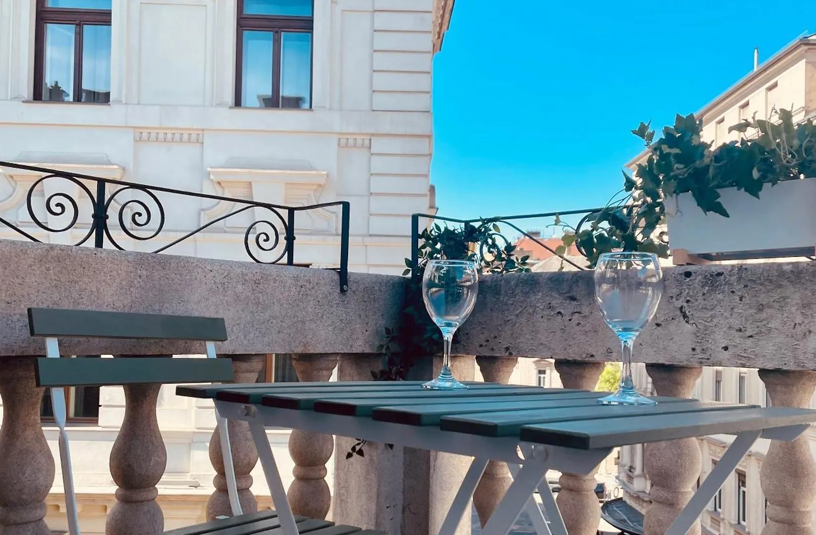 Unique And Stylish Downtown Apartment Budapesta