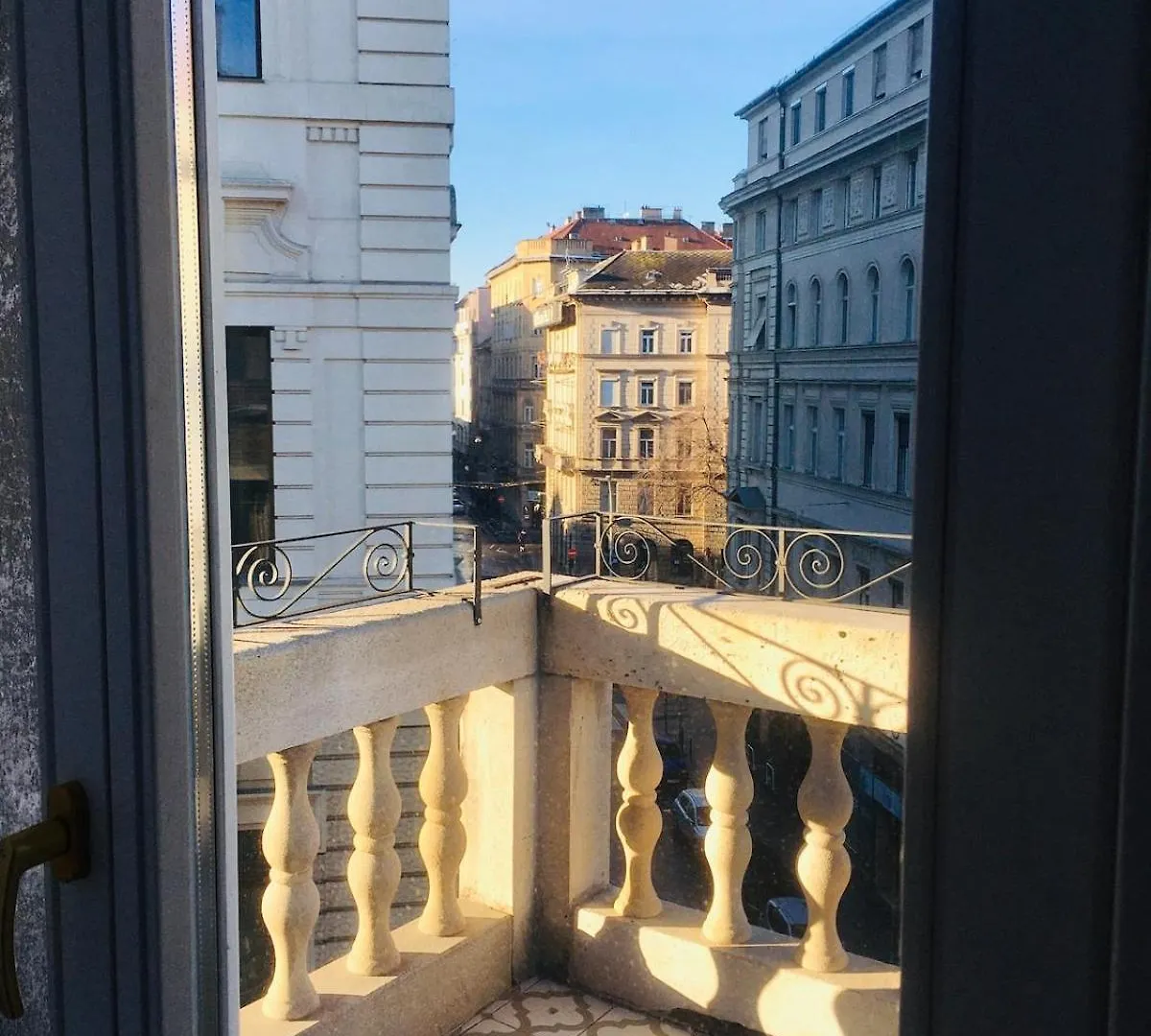 Unique And Stylish Downtown Apartment Budapest